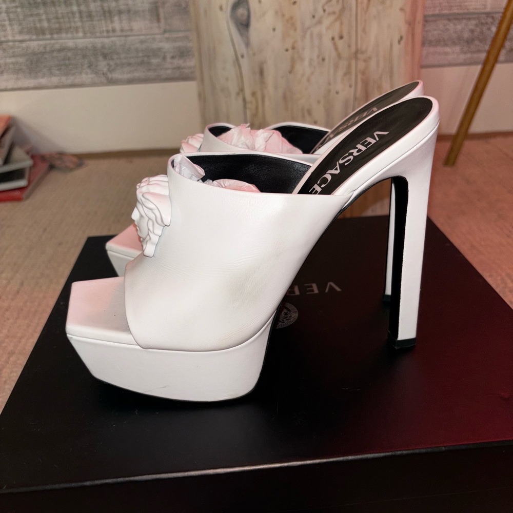 Versace La Medusa 150mm white platform pumps mules 38/5